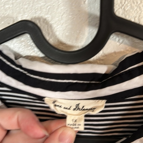 Jane & Delancey Multi Stripe Mother of Pearl Button Back Top Size 1X - Picture 3 of 8